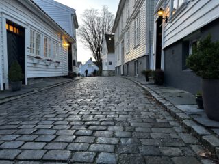 Seetag zwei

Reise NOOSL -> DEHAM

Und wieder: French Kiss Frühstück

Die Morgenstimmung genossen und danach in der Loge7 Filme sortiert, gelesen und gechillt. Mit der Zeit wurde es immer voller und lauter. Eben typisch für einen Seetag.

https://www.vollmersweb.de/2025/seetag-zwei/