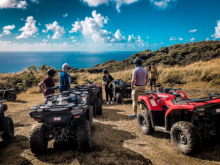 Habe Heute meinen Geist befreit. Wir vier waren Heute auf einer Quadtour (ATV) durch das Hinterland von St.Kitts. Ich war doch am Anfang etwas verkrampft. Waren schon auf sehr engen und ausgewaschenen Wegen unterwegs. Aber alles super gemeistert, Spaß gehabt und Aufgabe positiv abgeschlossen. Seit zwei Wochen keine Medikation mehr und die Panikattacken waren nicht wirklich vorhanden. Manchmal eine Andeutung. Aber kein Vergleich mehr....

https://www.vollmersweb.de/2024/st-kitts-und-nevis-11-dezember-2024/