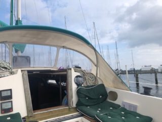 Manchmal ist es schwierig. Dann auch wieder einfach. Häufig werden Entscheidungen dann aber auch vom Leben wieder zurückgenommen. Es ist nicht wirklich planbar wie das Leben verläuft. Auch wenn man klare Ziele und einen genauso fest gefassten Plan hat, bestimmt doch in erster Linie das Leben selber das Resultat. Auch wenn ich es schon seit langem weiß so ist es doch immer wieder spannend zu sehen, dass unser Gedanke des kontrollierbaren Lebens nur eine kindliche Idee ist....

https://www.vollmersweb.de/2025/entscheidungen/